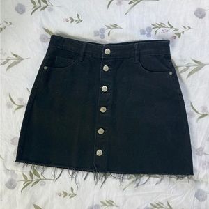 Zara Women’s Black Denim Mini Skirt (Large)